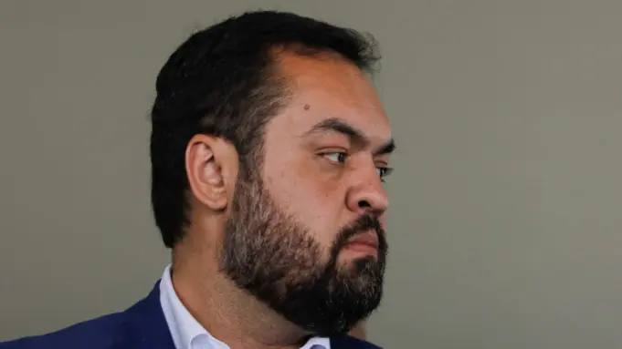 o-argumento-do-pl-para-manter-salario-de-claudio-castro-durante-investigacoes
