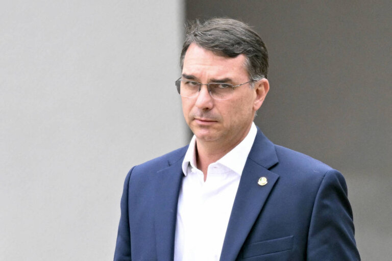 pl-tenta-mudar-regra-de-pesquisas-no-tse-e-ouve-critica-de-associacao:-“querem-atrapalhar”