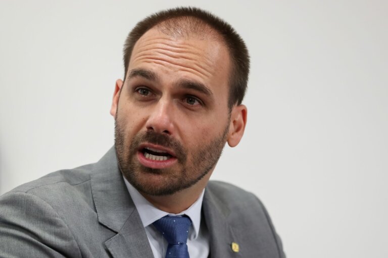 maierovitch-diz-que-green-card-de-eduardo-bolsonaro-nao-impede-extradicao-aos-eua