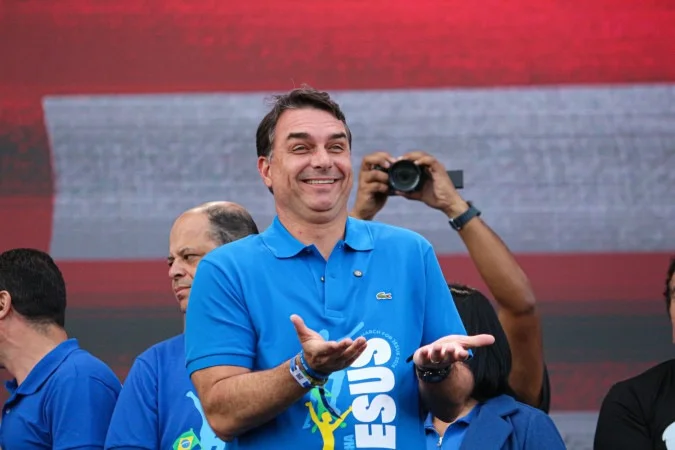 ministros-do-tse-veem-ofensiva-da-campanha-de-flavio-bolsonaro-contra-pesquisas