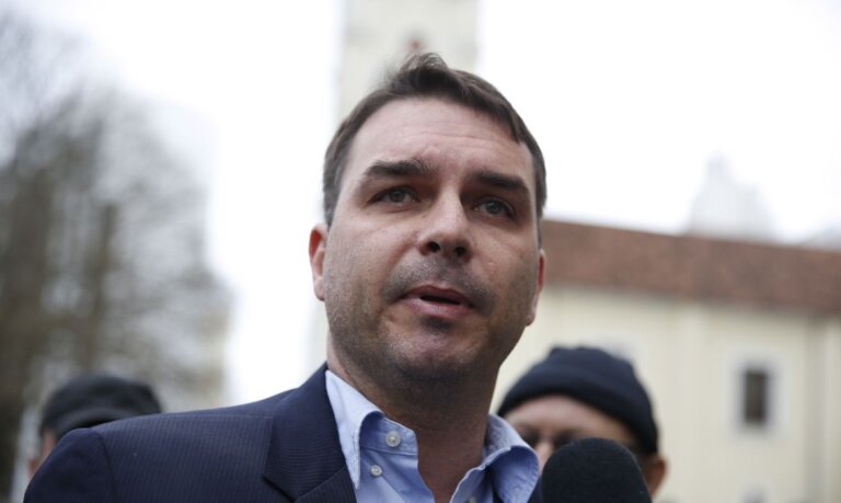 dono-de-empresa-que-pagou-r$-500-mil-a-escritorio-de-flavio-ja-foi-investigado-por-notas-falsas