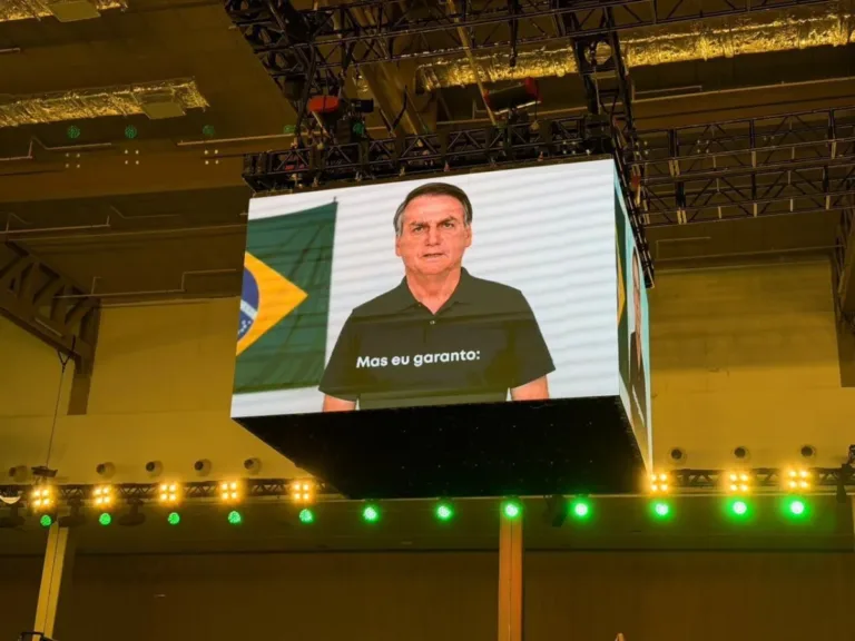 peca-de-ia-com-bolsonaro-pode-derrubar-candidatura-de-flavio