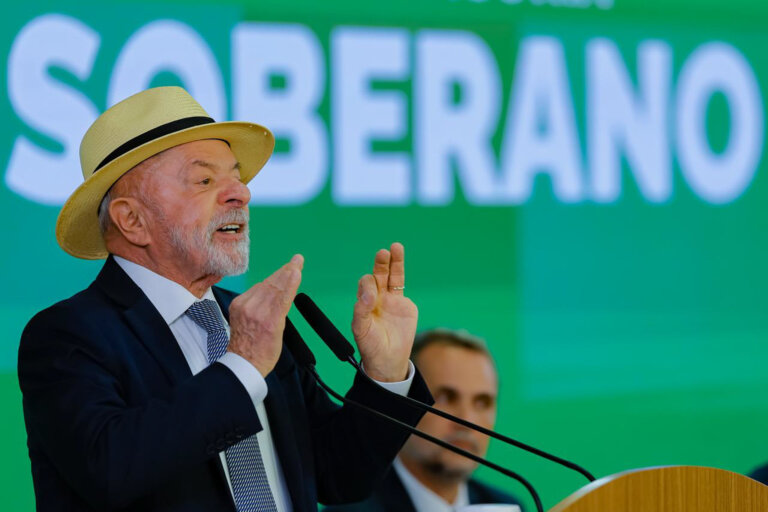lula-abre-mao-de-candidatos-do-pt-em-metade-dos-estados-para-fechar-palanques-em-2026