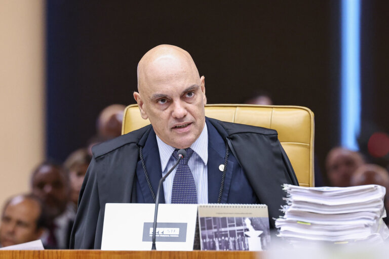 em-depoimento-a-pf,-moraes-aciona-pgr-apos-ausencia-de-flavio-bolsonaro