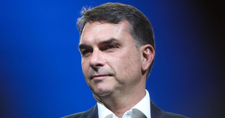 o-que-muda-na-campanha-de-flavio-bolsonaro-com-novo-marqueteiro