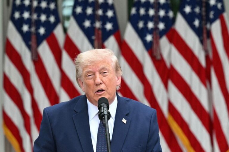 trump-publica-imagem-com-“trump-2028”-apesar-de-proibicao-a-terceiro-mandato-nos-eua