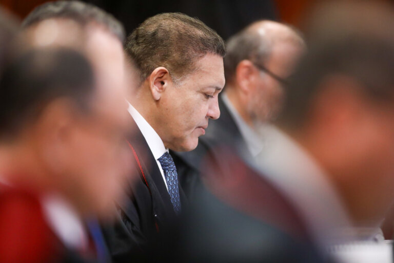 em-defesa-das-urnas-apos-ataques-de-flavio,-“patrimonio-da-democracia”:-kassio-sai