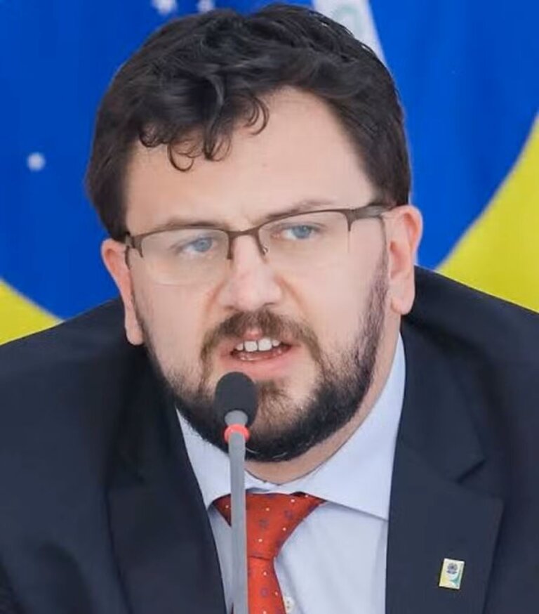 investigada-pela-pf-junto-com-lulinha,-roberta-luchsinger-fez-pagamentos-a-ex-chefe-de-gabinete-de-lula