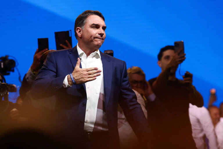 o-candidato-que-michelle-e-os-partidos-rejeitam,-mas-o-eleitor-ainda-mantem-de-pe