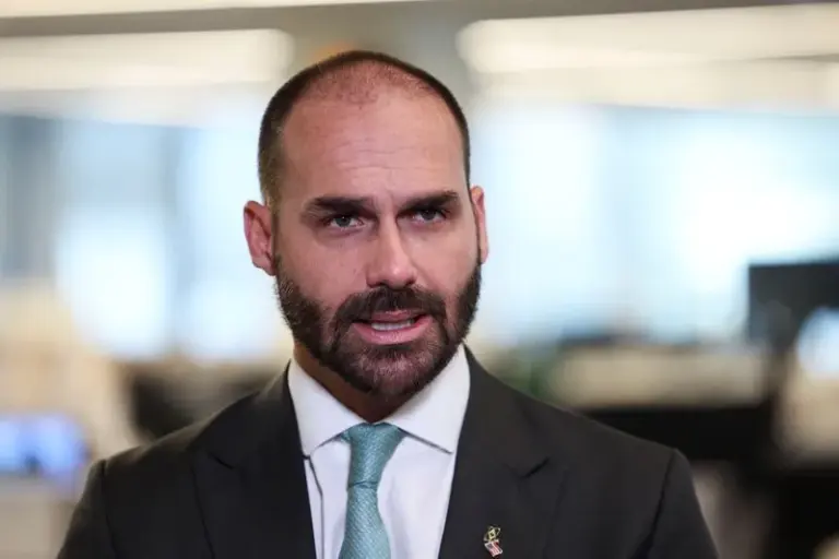expulsao-de-eduardo-bolsonaro-da-pf-aguarda-decisao-do-ministerio-da-justica