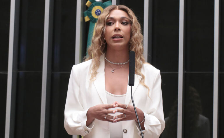 “podem-latir”:-processo-que-pode-cassar-erika-hilton-avanca-no-conselho-de-etica