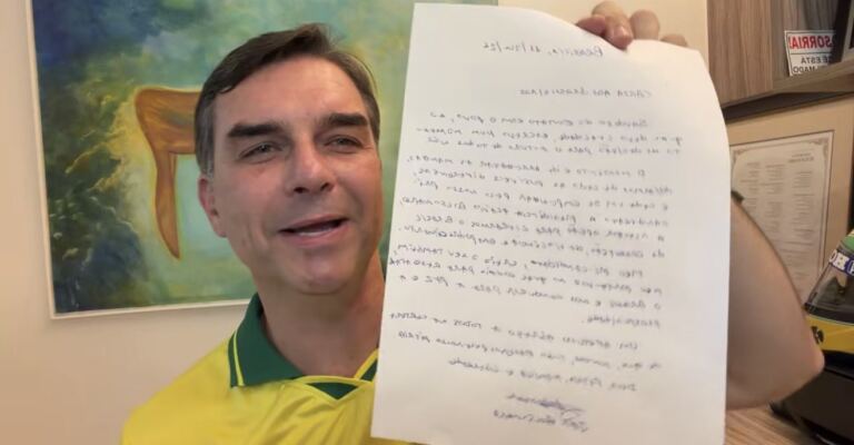 flavio-bolsonaro-pode-seguir-sem-ver-o-pai-apos-episodio-com-carta,-indica-pgr