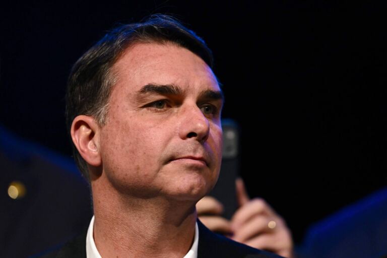 flavio-bolsonaro-propoe-limitar-decisoes-individuais-do-stf-e-acabar-com-foro-de-parlamentares